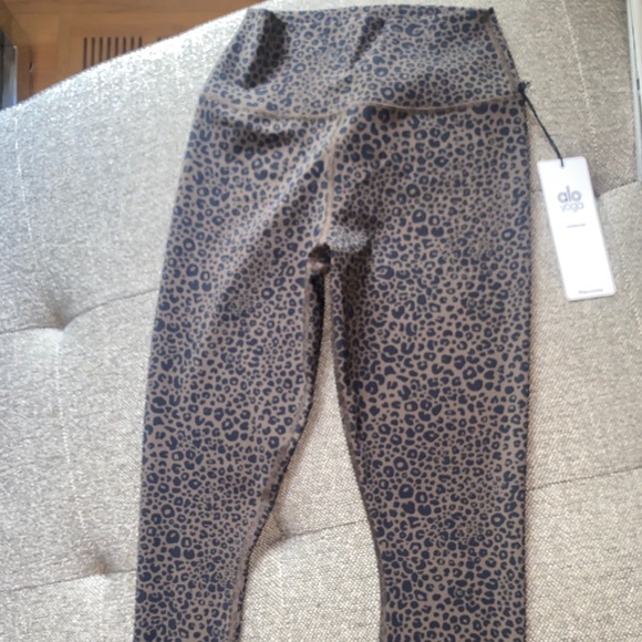BNWT ALO LEGGINGS - Picture 2 of 6